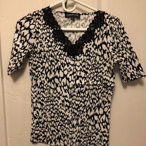 Jones New York short sleeved size PPECH black and white top